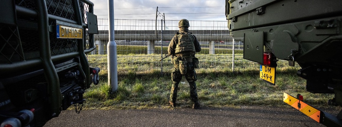 Exercise of the 20th Infantry Battalion Guarding and Security, National Reserve Corps, Royal Netherlands Army, at the Alstom site in Rotterdam, March 2025 (Photo: ANP / Hollandse Hoogte / Laurens van Putten)