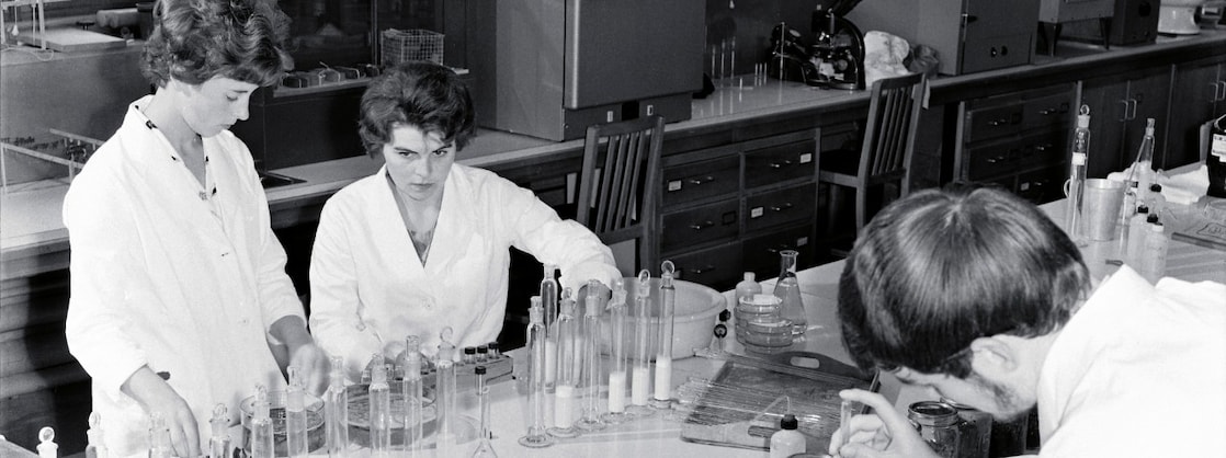 Women in the Shell test lab, mid former century (Photo: Shell Heritage & Historical Archive)