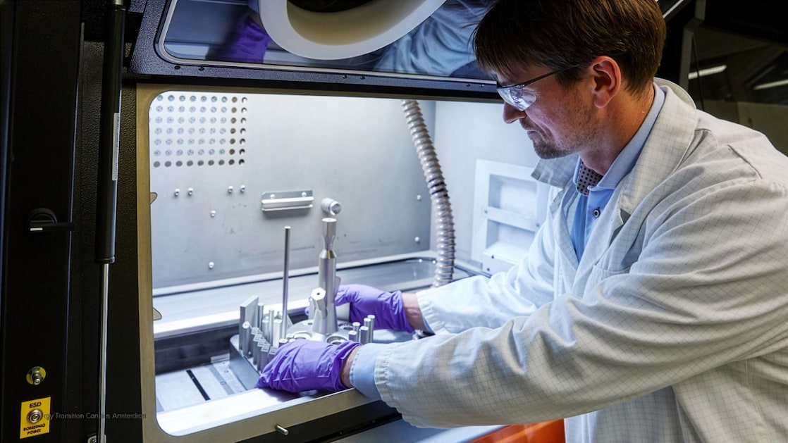 A 3D print expert at work at ETCA (Photo: ETCA)