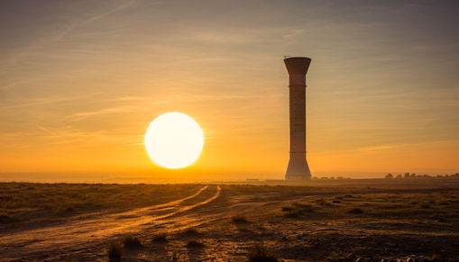 Impressie van een zonnetoren (Beeld AI-gegenereerd met Adobe Firefly)