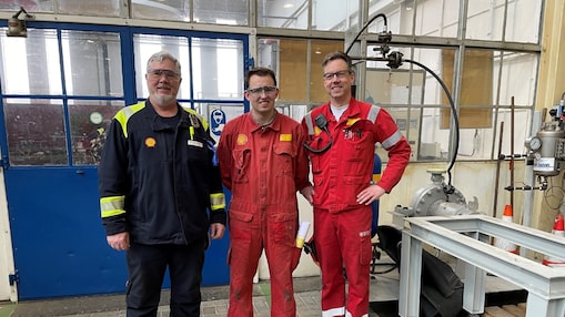 Govert, Bjorn en Jan-Kees Logmans. Rechts achter Jan-Kees was de werkplek van vader Leo Logmans (Foto via Jan-Kees Logmans)