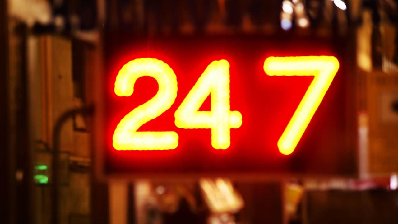 24/7-lichtreclame (Beeld: AdobeStock)