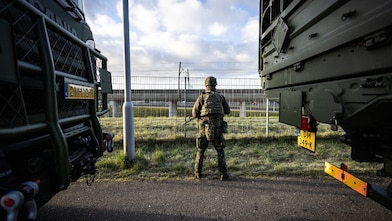 Oefening 20 Infanteriebataljon Bewaken en Beveiligen Korps Nationale Reserve op het terrein van Alstom in Rotterdam, maart 2025 (Foto: ANP/ Hollandse Hoogte / Laurens van Putten)