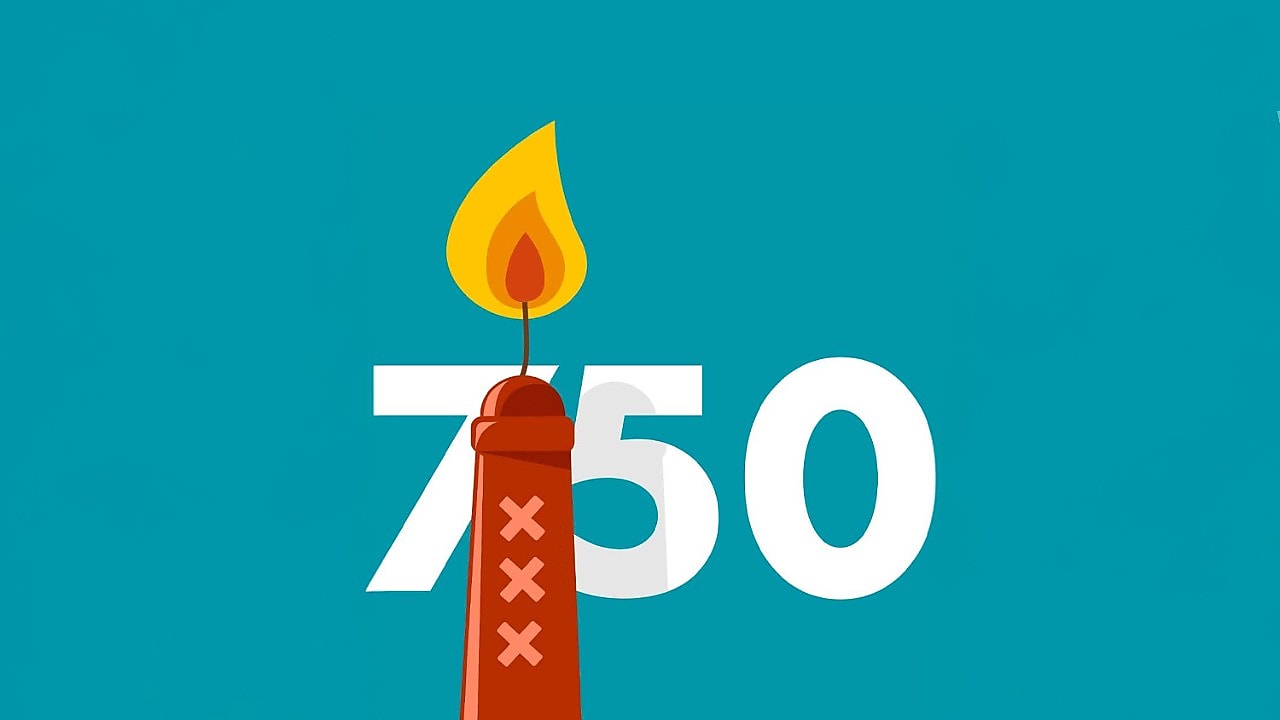 Het getal 750 met een kaarsje gemaakt van een Amsterdammertje (Beeld: Jelle Hoogendam)