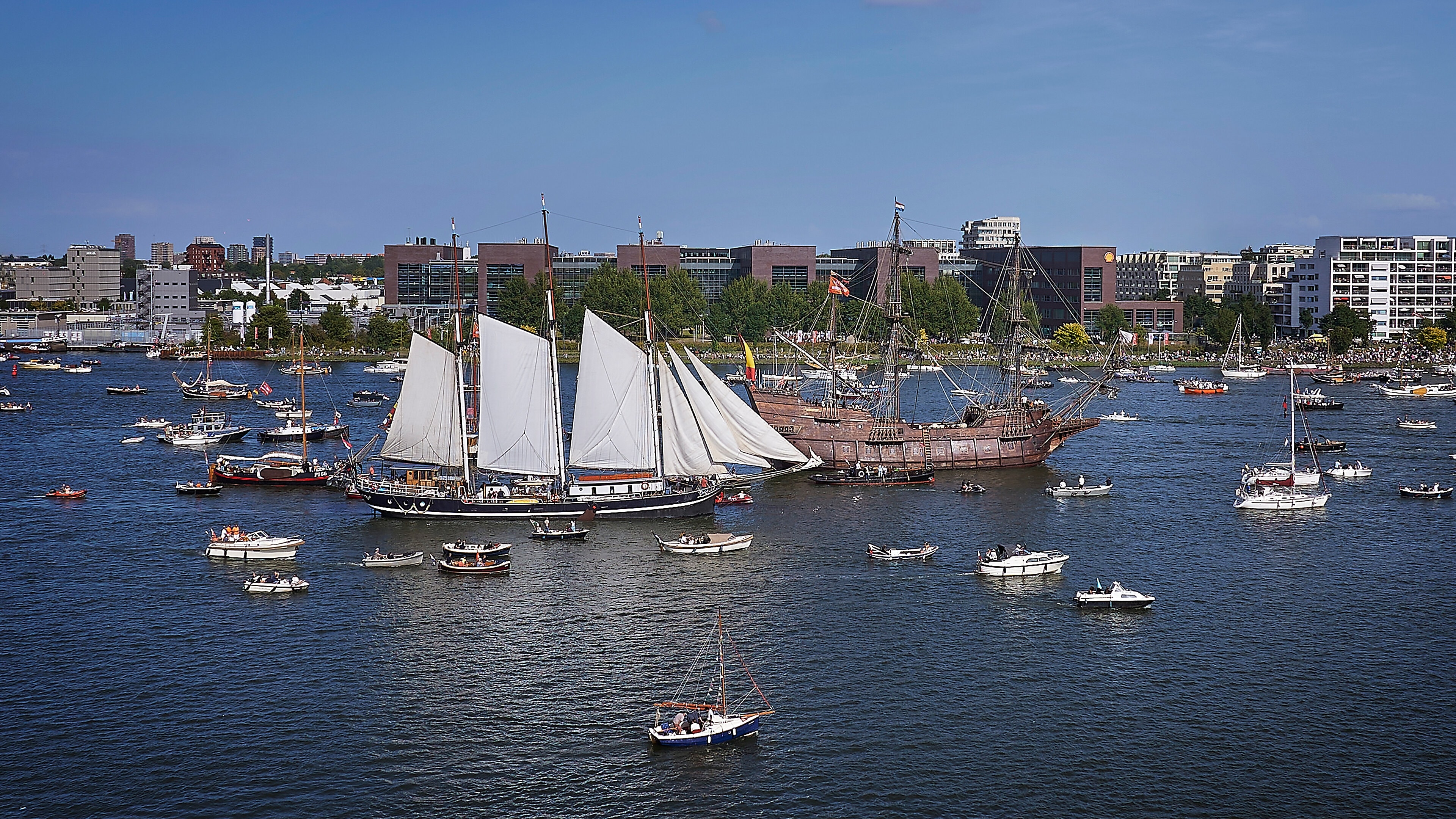 Sail Amsterdam bij de ETCA (Foto: Vonmoos)