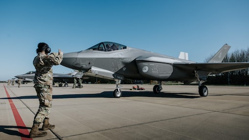 Nederlandse F-35-gevechtsvliegtuigen op oefening bij de Amerikanen op vliegbasis Ramstein in Duitsland, 4 april 2025 (Foto: USAF/Koninklijke Luchtmacht/Sgt. Maj Jan Dijkstra)