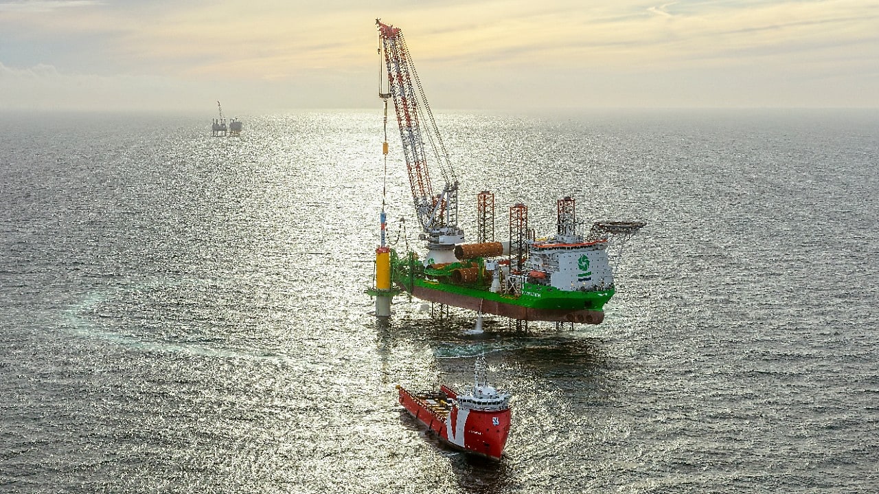 Windpark CrossWind in aanbouw