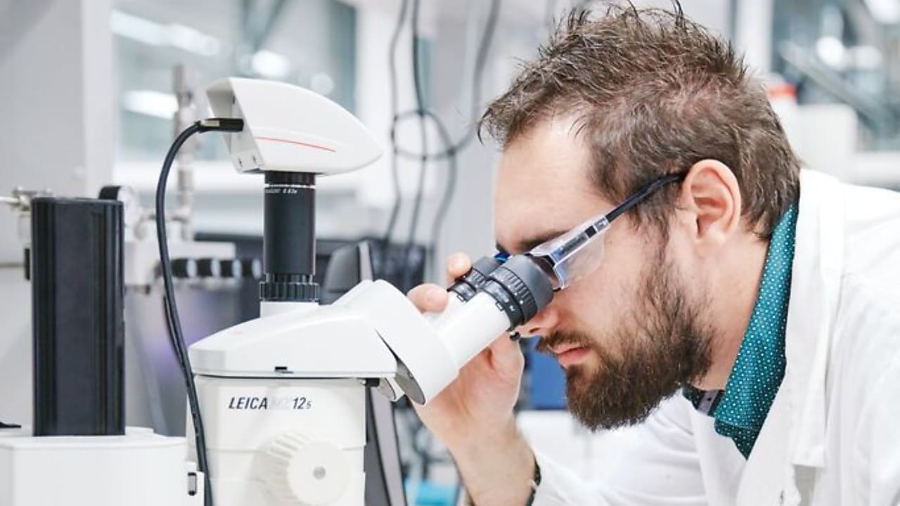 Microscopisch onderzoek op de ETCA