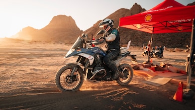 Een BMW-motortest met Shell Advance in de woestijn