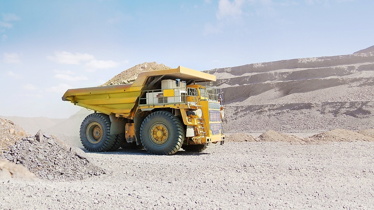 Een grote kiepwagen in de mijnbouw