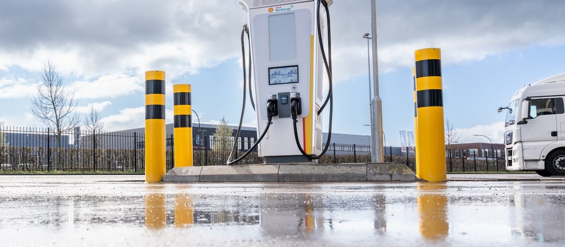 Plaatje van lader bij klant met zon en wolken