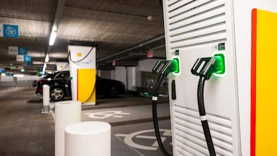 Shell Recharge-laders in een parkeerlocatie in Nederland