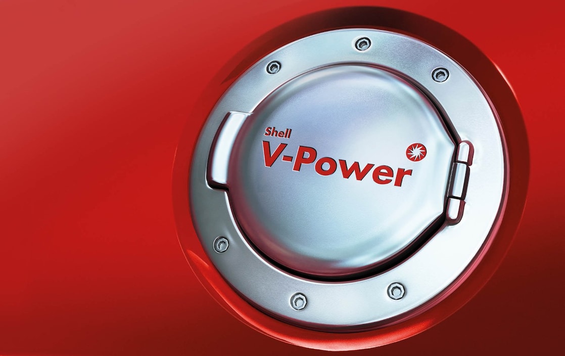 Shell V-Power op een zilverkleurige tankinlaat