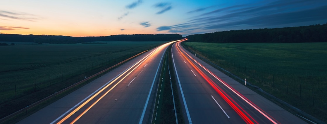 Snelweg met lichtstrepen