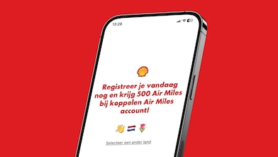 Shell GO+ op de mobiel met rode achtergrond.