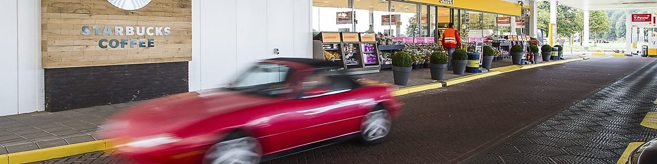 car moving from Deli2Go Shell station