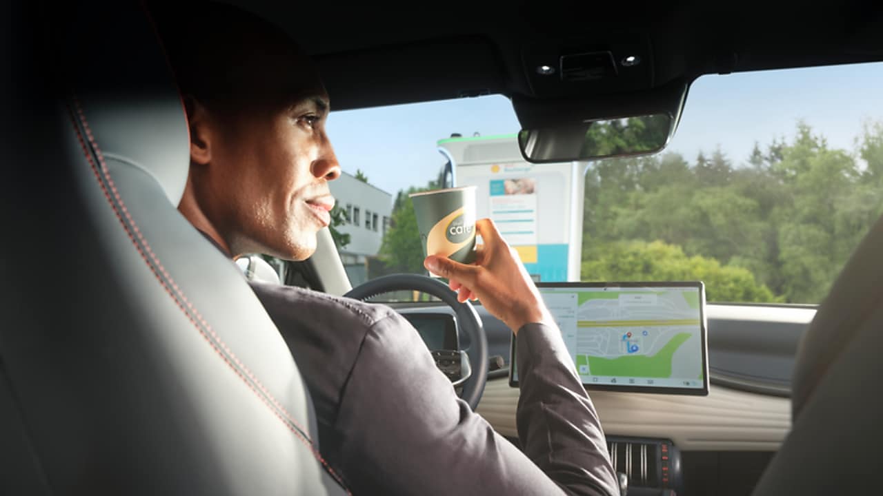 Illustration eines Handys mit geöffneter Shell Recharge App und einer Shell ClubSmart Karte