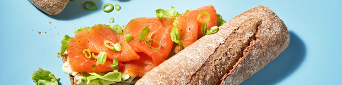 Verse broodjes voor de lunch, Shell tankstation.